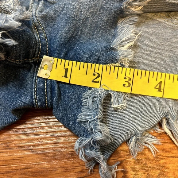 KanCan High Rise Distressed Denim Shorts Size 9 - Picture 10 of 10